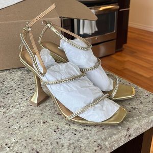 Tony Bianco Shy Sandal size 8